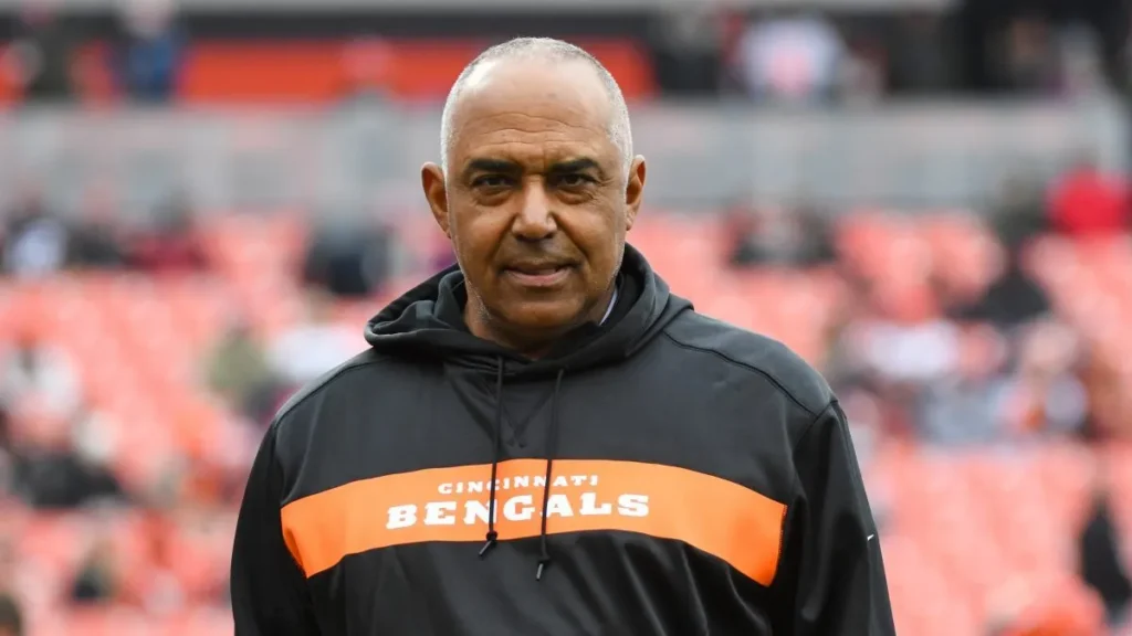 According to Albert Breer, the patriot are in talks to add former Cincinnati Bengals head coach, Marvin Lewis, to the coaching staff…