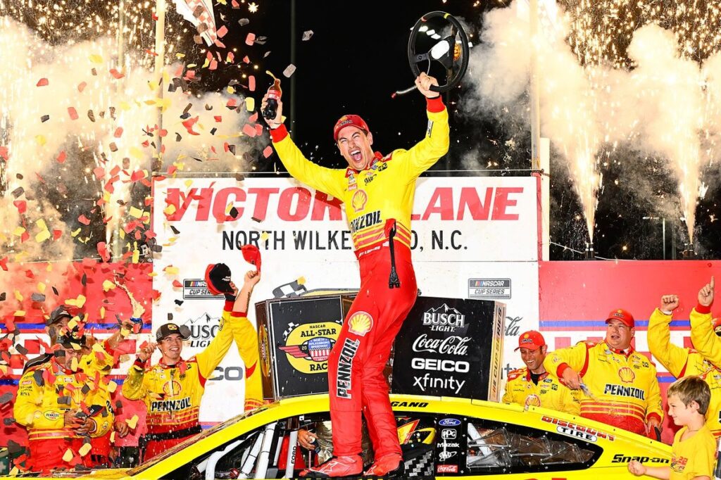 race-winner-joey-logano-team-p-2